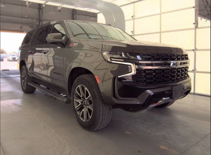 2021 Chevrolet Suburban Image 3