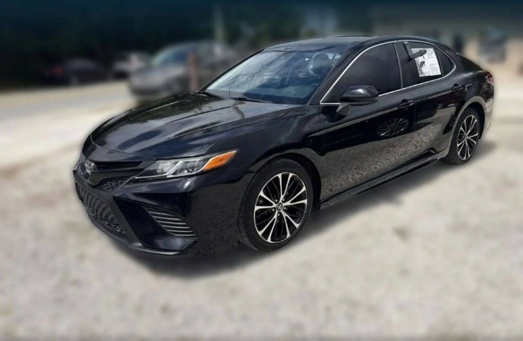 2018 Toyota Camry Image 1