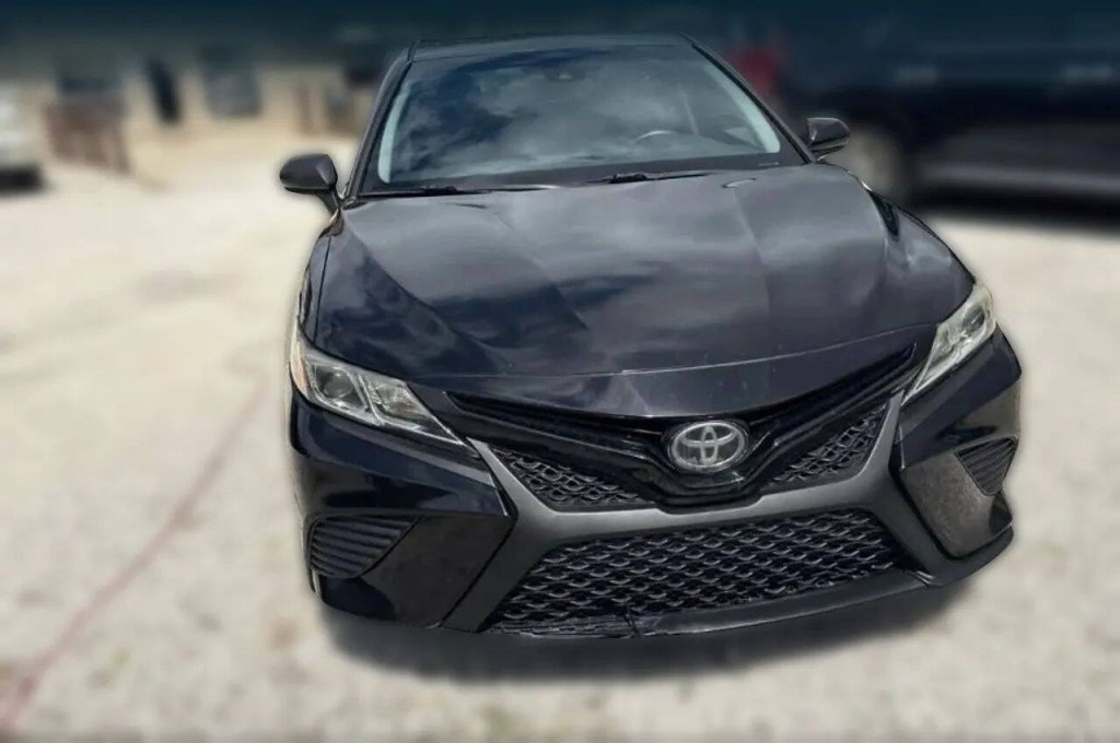 2018 Toyota Camry Image 2
