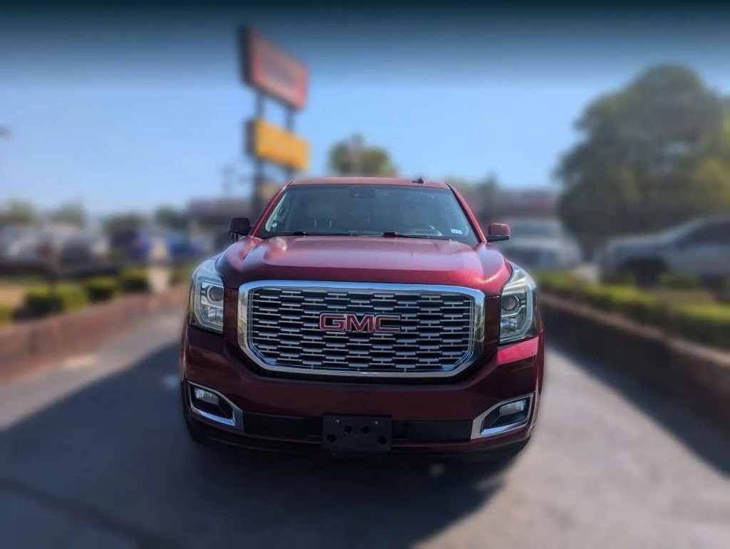 2018 GMC Yukon Image 2