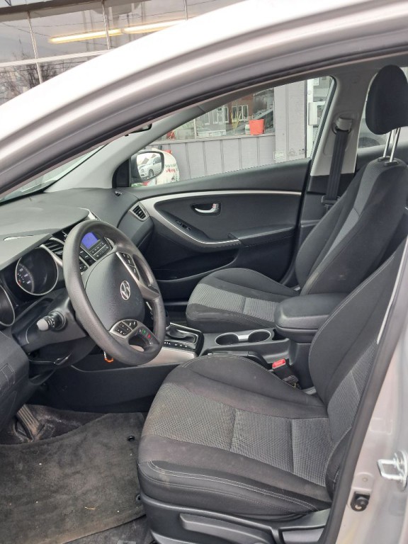 2017 Hyundai Elantra Image 5