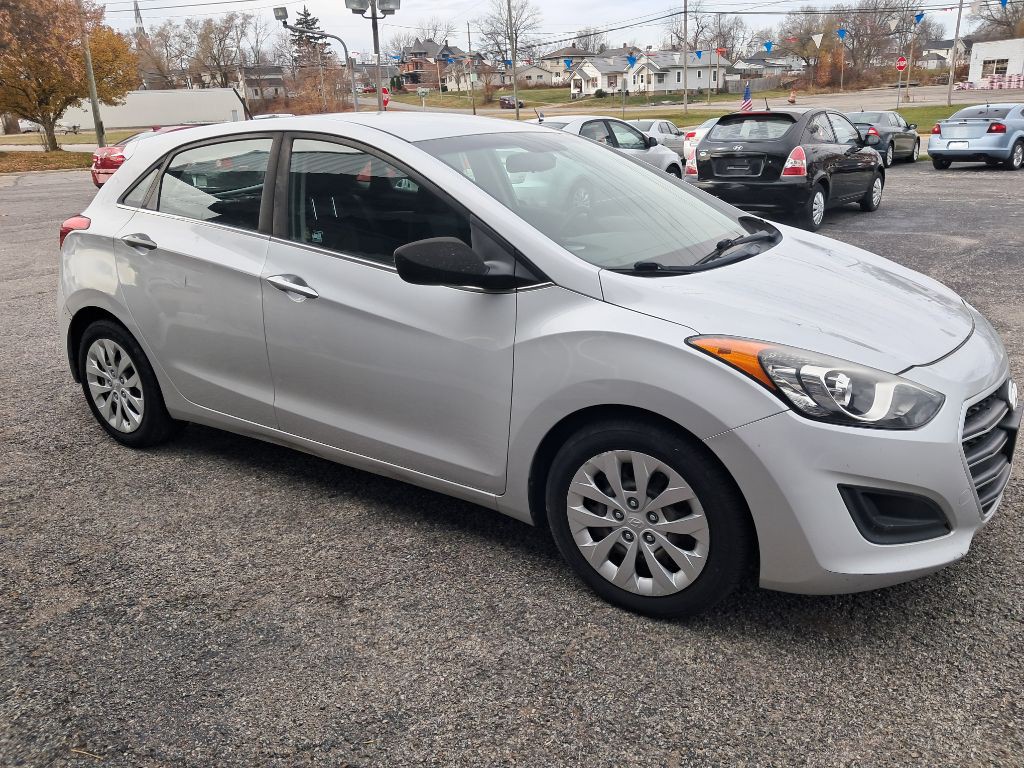 2017 Hyundai Elantra Image 11