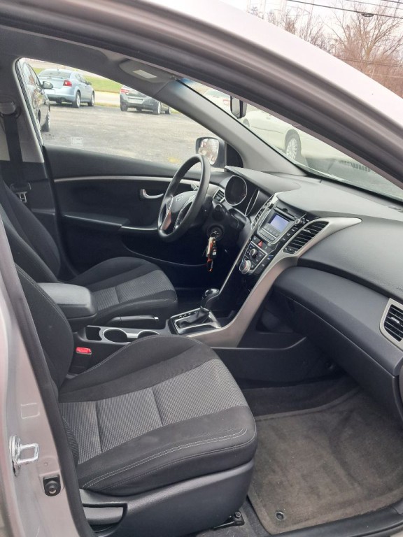 2017 Hyundai Elantra Image 12