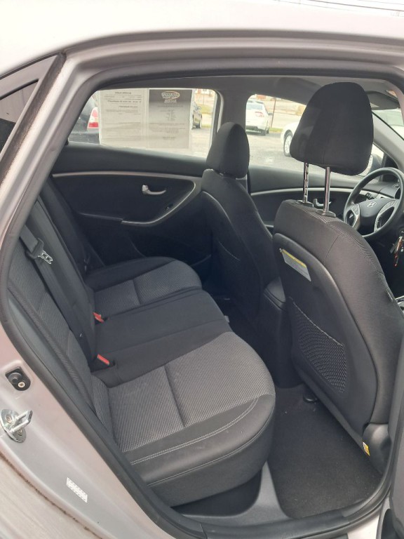 2017 Hyundai Elantra Image 13