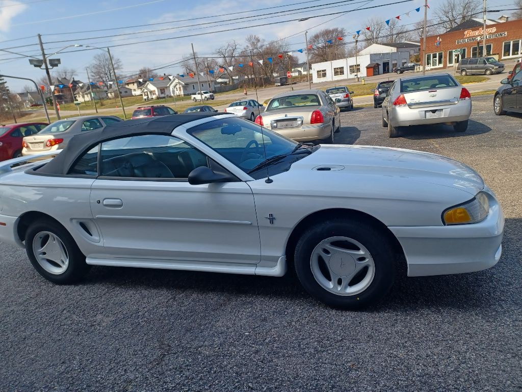 1996 Ford Mustang Image 2
