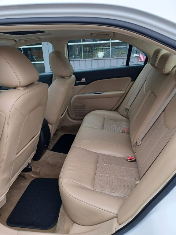 2010 Mercury Milan Image 7