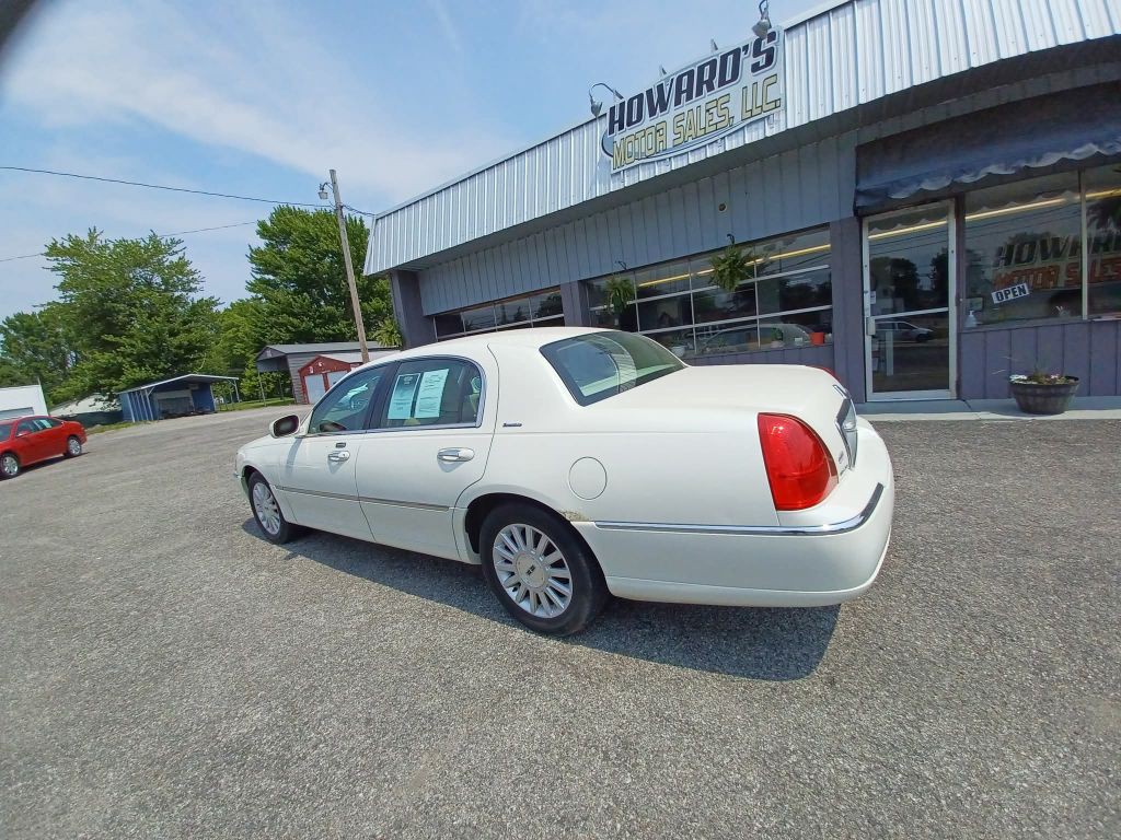 2003 Lincoln Town Car Image 6