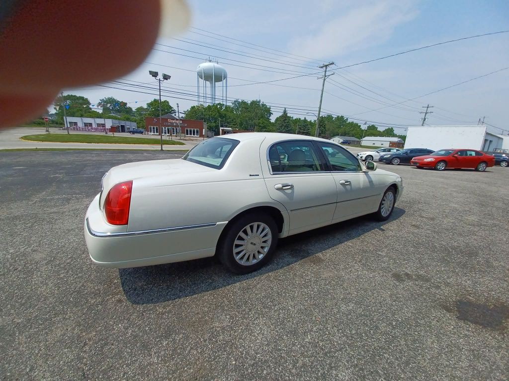 2003 Lincoln Town Car Image 13