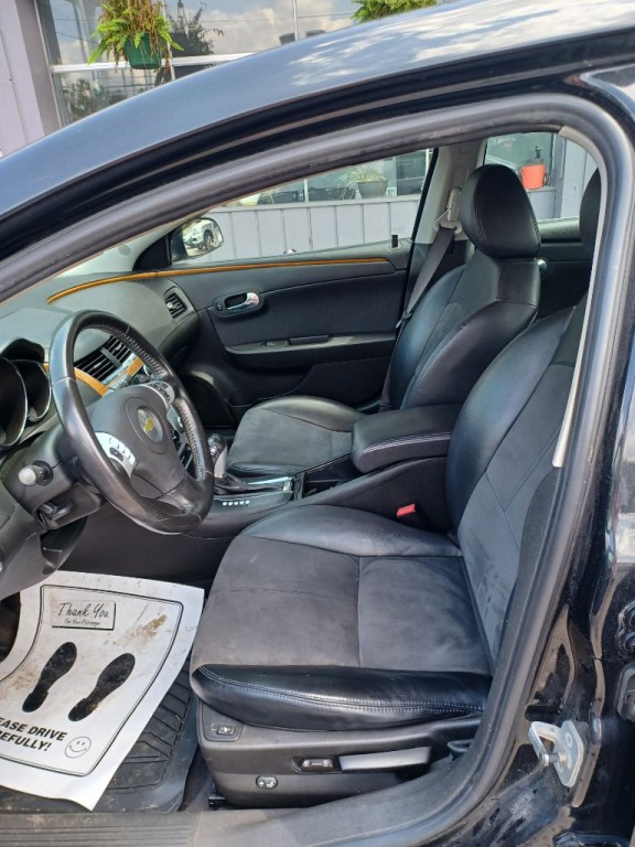 2010 Chevrolet Malibu Image 2