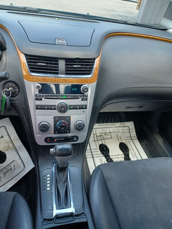2010 Chevrolet Malibu Image 3