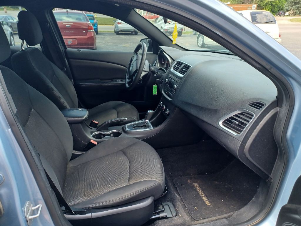 2013 Dodge Avenger Image 3