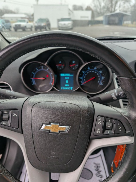 2014 Chevrolet Cruze Image 2