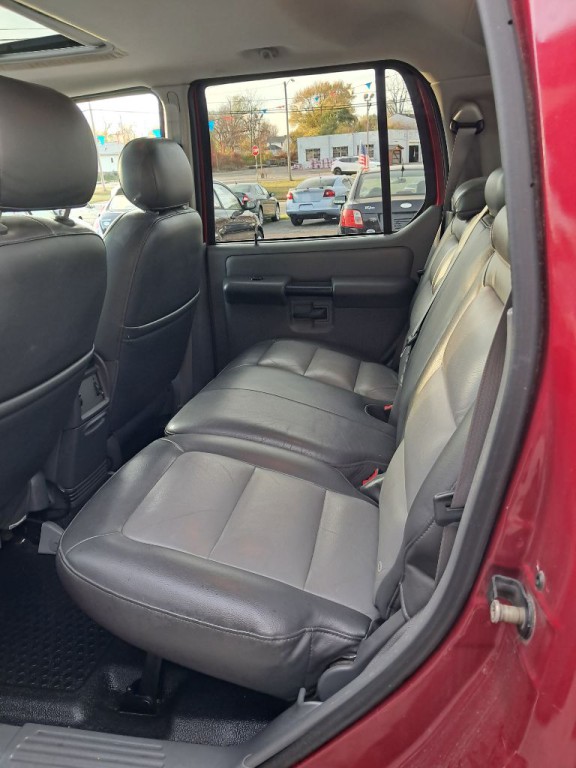 2004 Ford Explorer Image 7