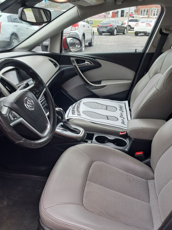 2015 Buick Verano Image 2