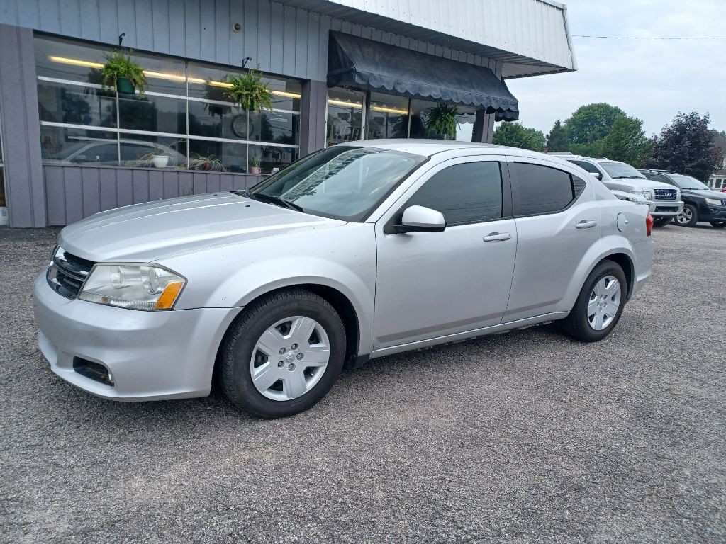 2011 Dodge Avenger Image 2