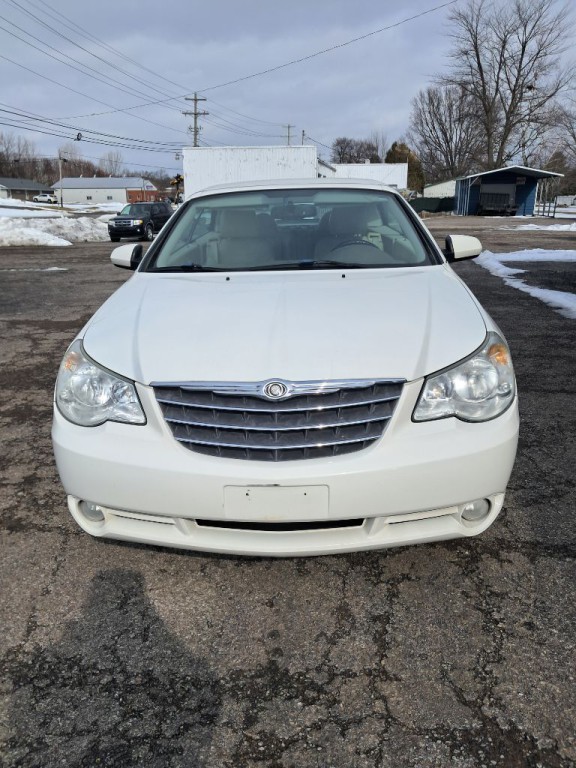 2010 Chrysler Sebring Image 2