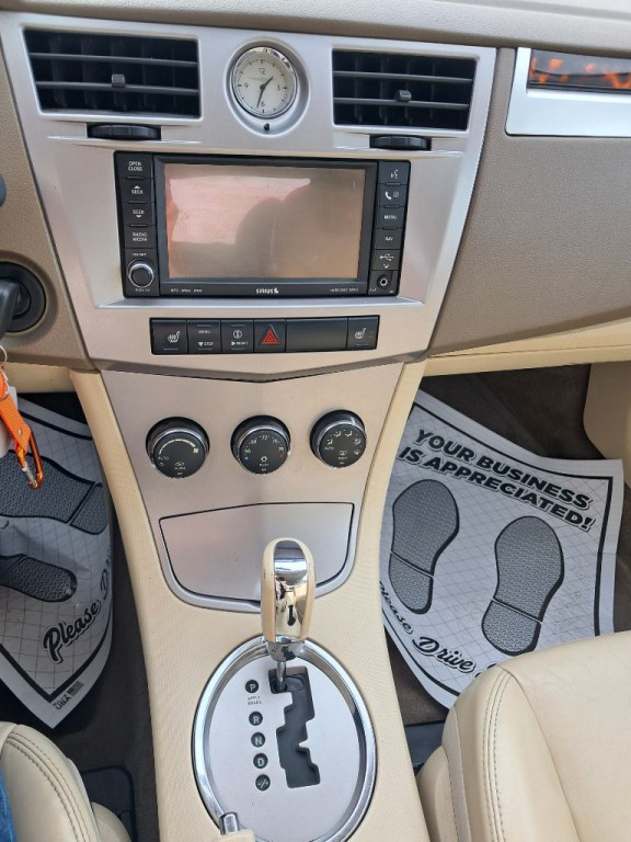 2010 Chrysler Sebring Image 4