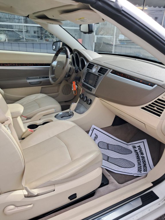 2010 Chrysler Sebring Image 9