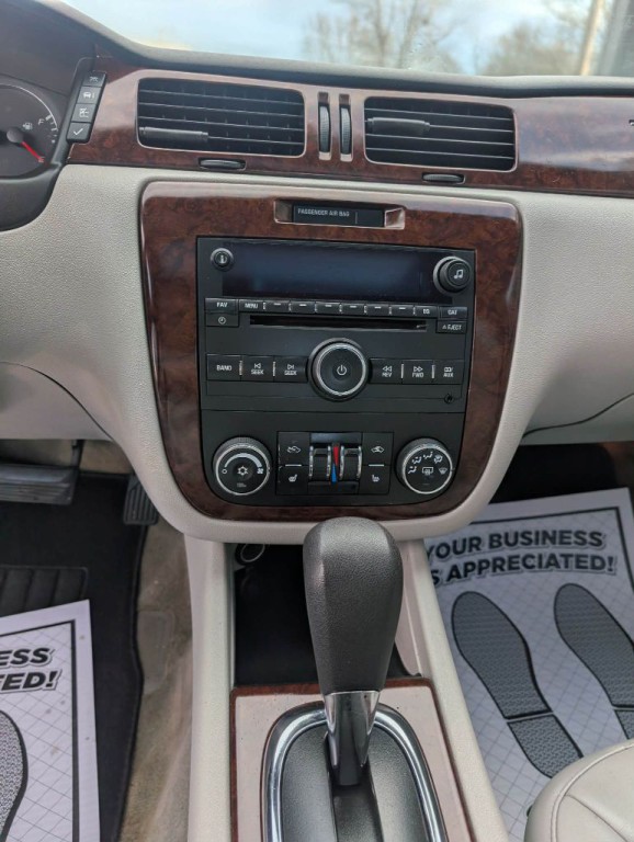 2011 Chevrolet Impala Image 1