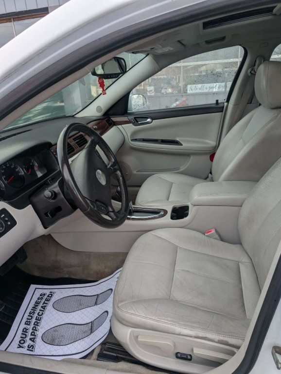 2011 Chevrolet Impala Image 2