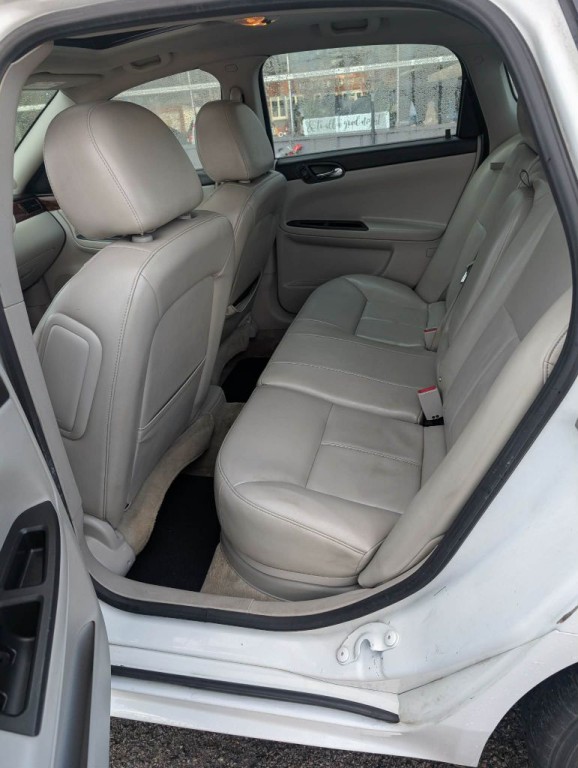 2011 Chevrolet Impala Image 6