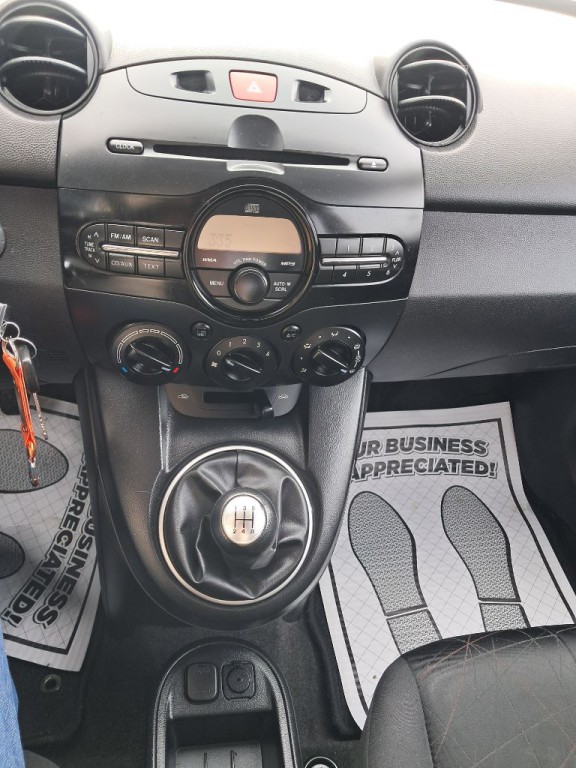 2012 Mazda Mazda2 Image 3