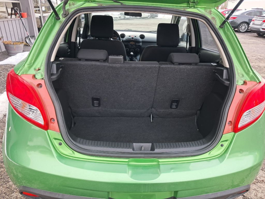 2012 Mazda Mazda2 Image 8