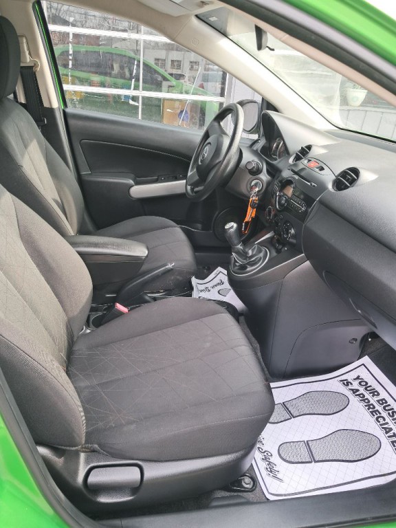 2012 Mazda Mazda2 Image 12