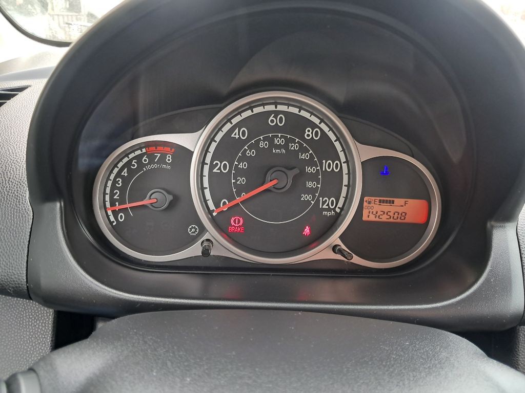 2012 Mazda Mazda2 Image 2