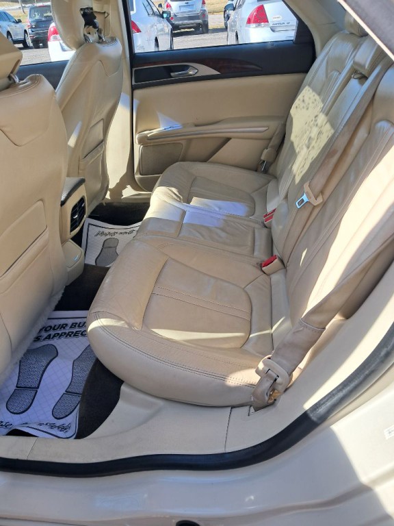 2015 Lincoln MKZ Image 10