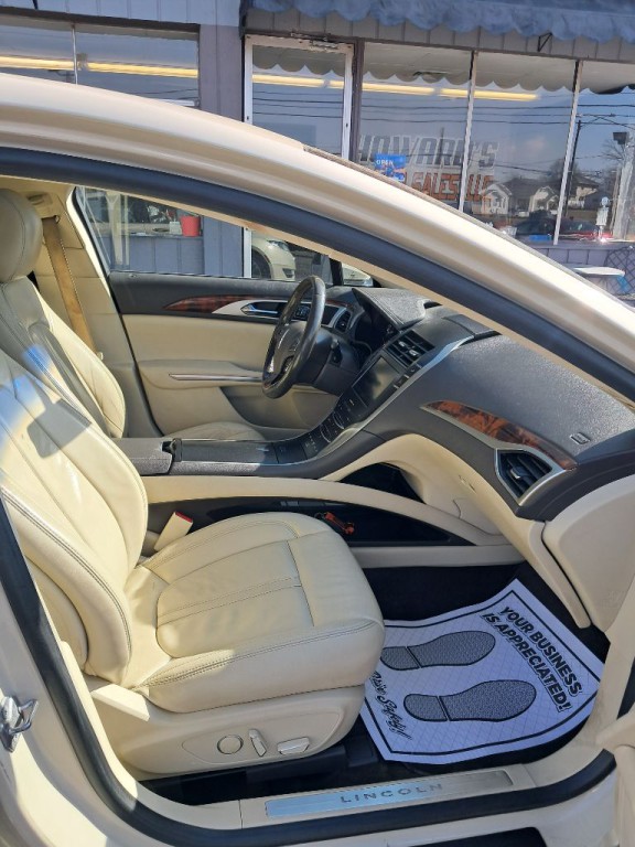 2015 Lincoln MKZ Image 13