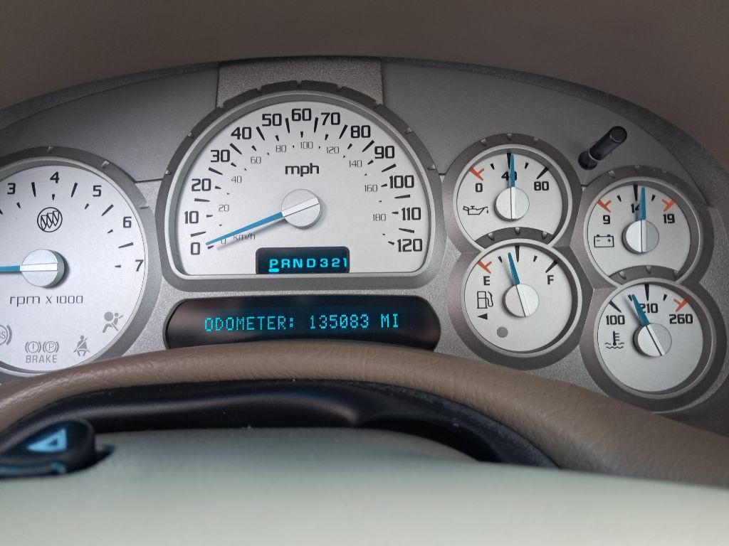 2004 Buick Rainier Image 2