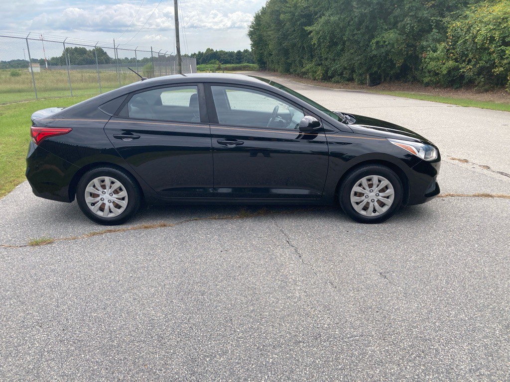 2019 Hyundai Accent Image 9