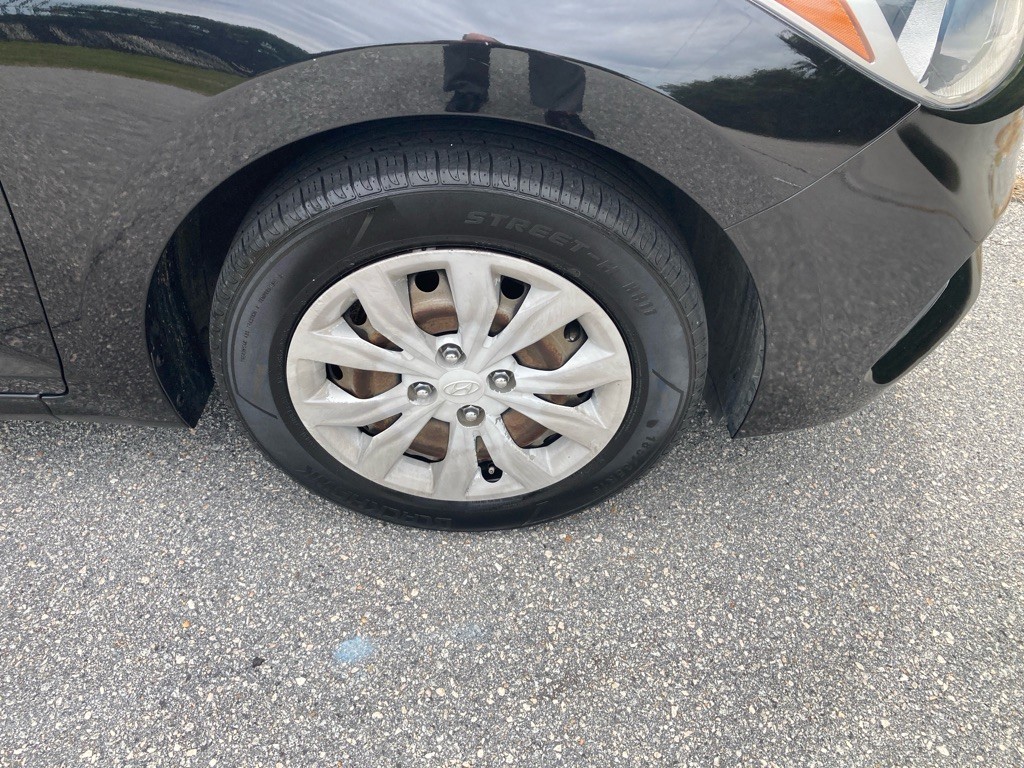 2019 Hyundai Accent Image 27