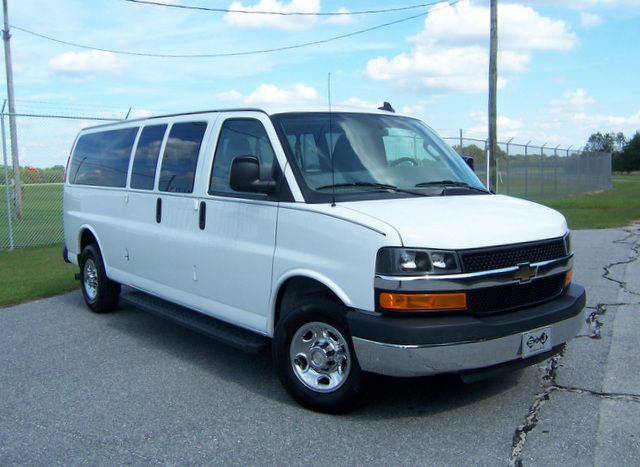 2016 Chevrolet Express Image 4