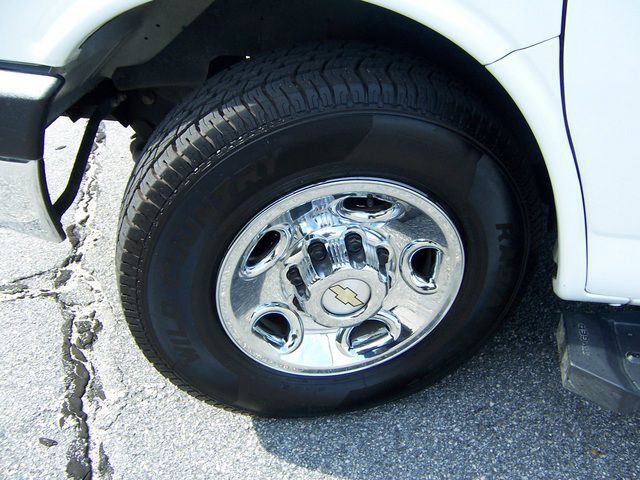 2016 Chevrolet Express Image 9