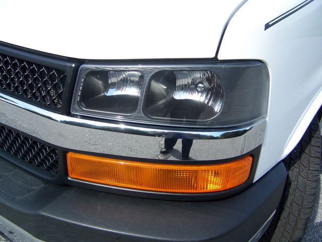 2016 Chevrolet Express Image 12