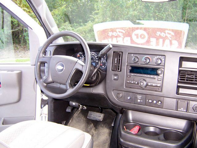 2016 Chevrolet Express Image 20