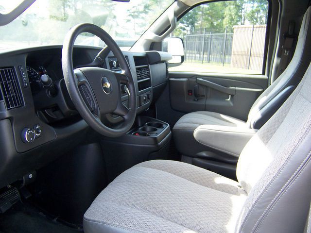 2016 Chevrolet Express Image 16