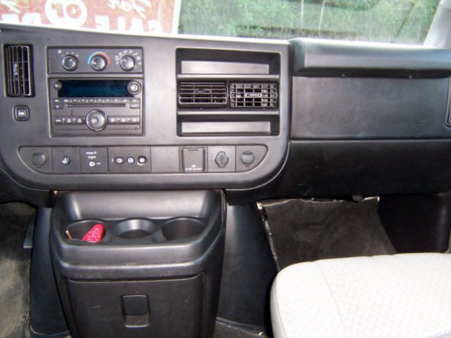 2016 Chevrolet Express Image 21