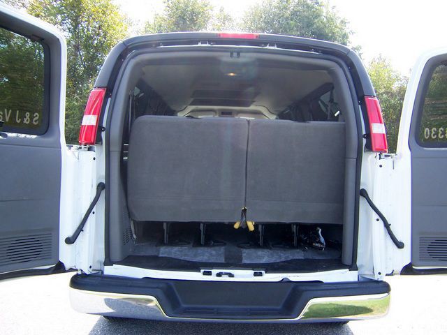 2016 Chevrolet Express Image 18