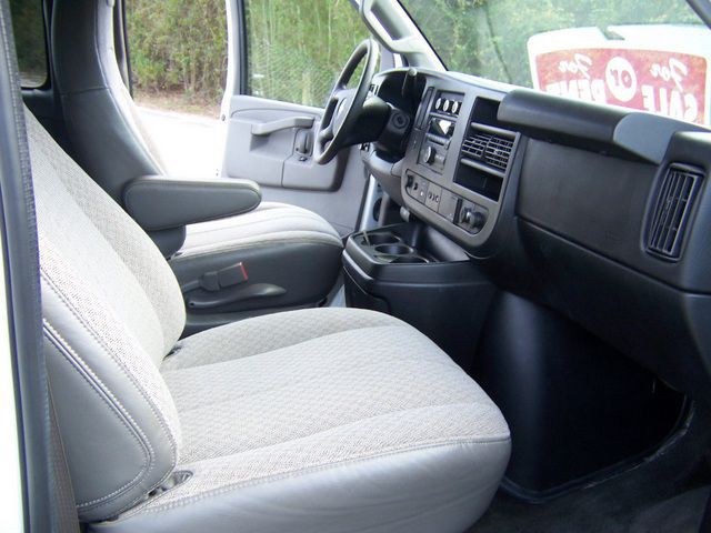 2016 Chevrolet Express Image 21