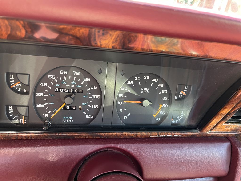 1989 Chrysler LeBaron Image 3