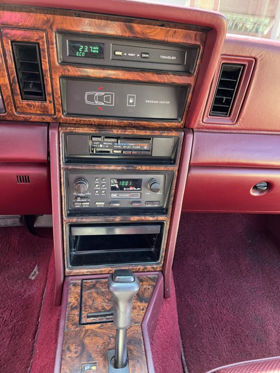 1989 Chrysler LeBaron Image 12