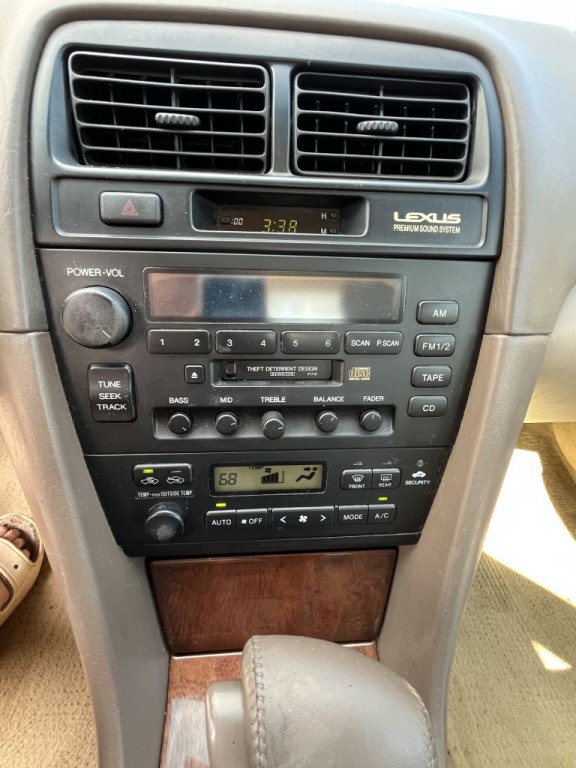 1998 Lexus ES 300 Image 9