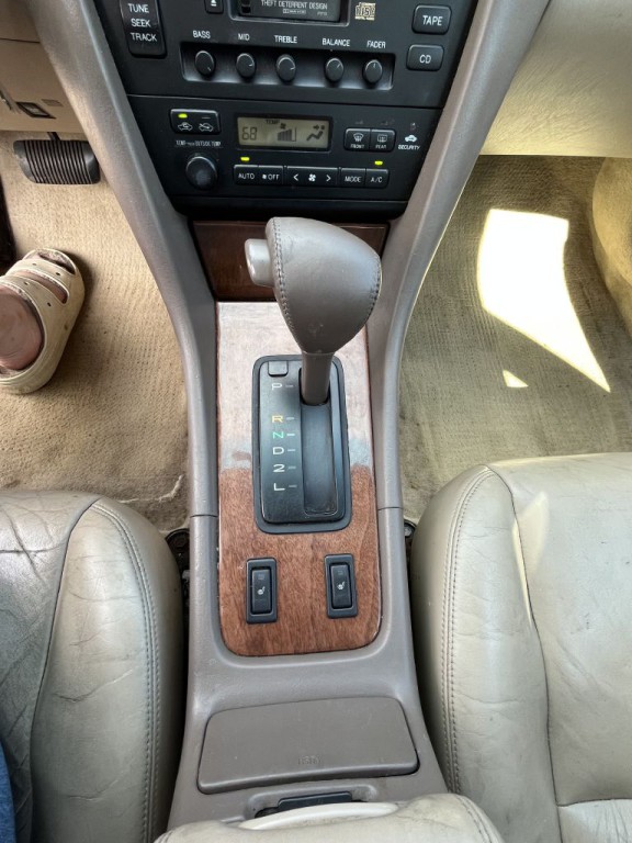 1998 Lexus ES 300 Image 10