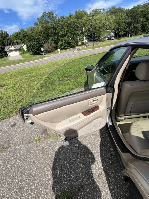 1998 Lexus ES 300 Image 16