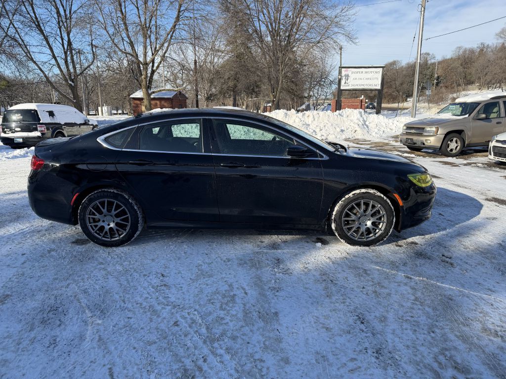 2015 Chrysler 200 Image 4