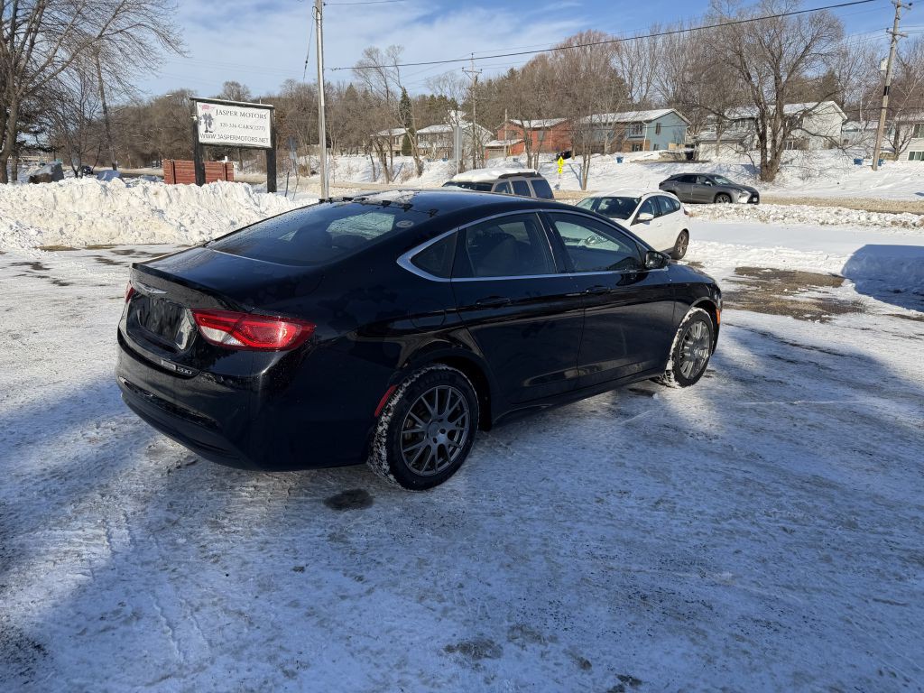 2015 Chrysler 200 Image 5