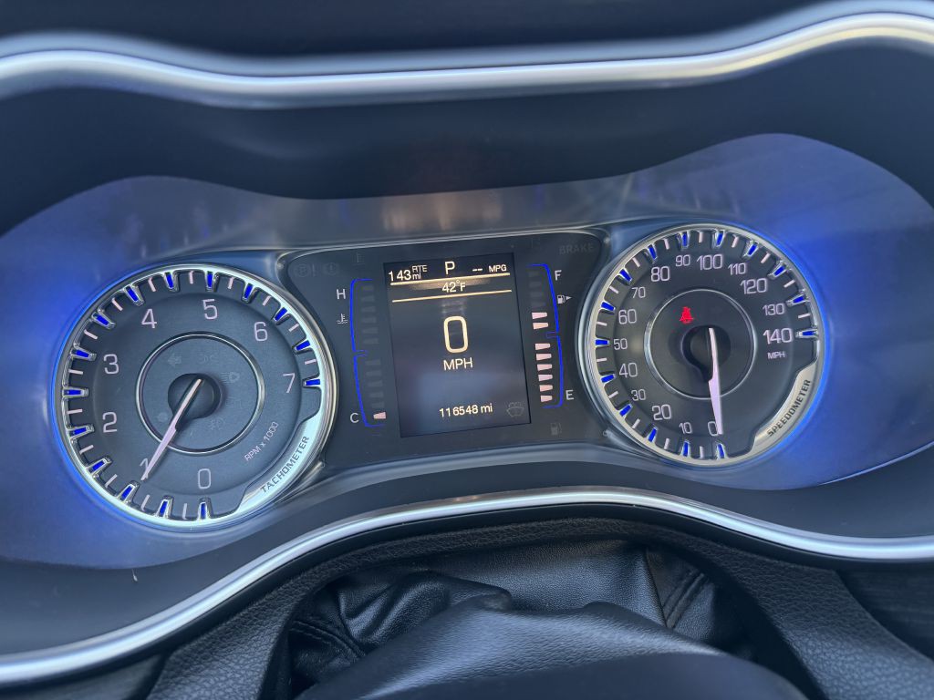 2015 Chrysler 200 Image 10